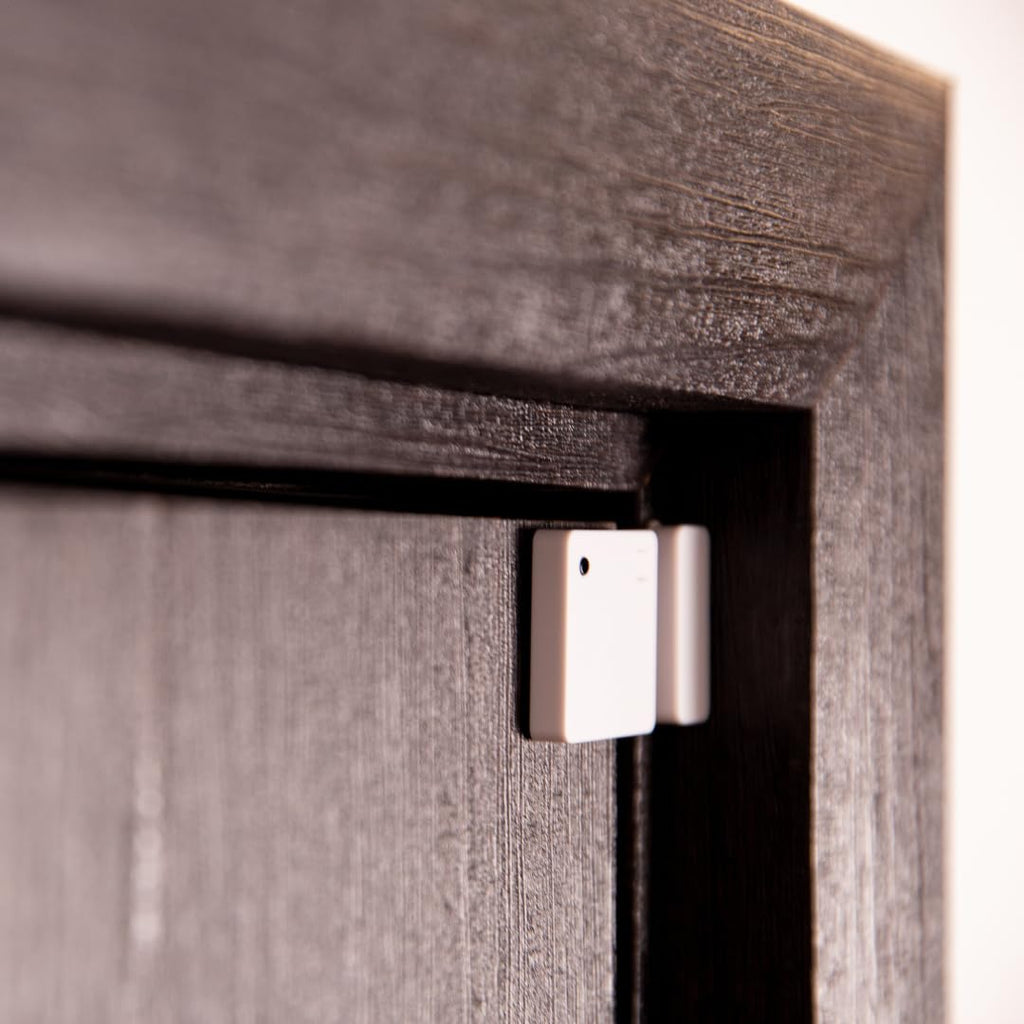 Shelly Blu Door/Window Noir - Détecteur d’Ouverture Porte/fenêtre Bluetooth, Alarme Sécurité Maison, Capteur lumière et Angle d'inclinaison, Pile 2 Ans, Cryptage